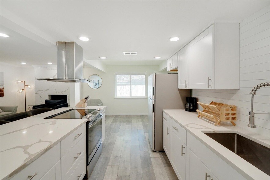 742 Austrian Rd in Grand Prairie, TX - Building Photo