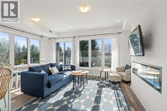 253 Crescent Bay Ln in Huntsville, ON - Building Photo - Building Photo