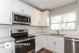 2053 Barcelona Dr S in St. Petersburg, FL - Foto de edificio - Building Photo