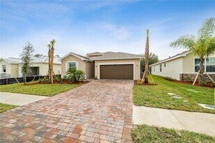 3358 Weston Manor Dr in Alva, FL - Building Photo