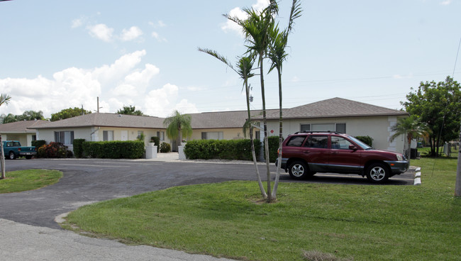 1232 SE 8th St in Cape Coral, FL - Building Photo - Building Photo