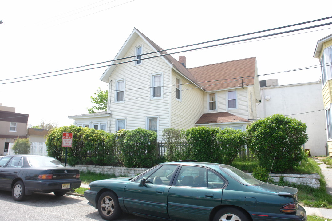 701 Summerfield Ave in Asbury Park, NJ - Foto de edificio