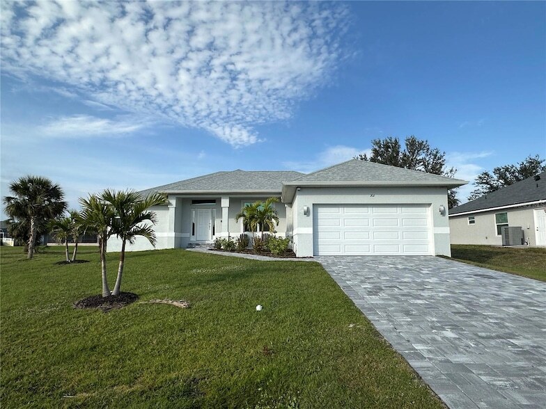 202 Long Meadow Ln S in Rotonda West, FL - Building Photo