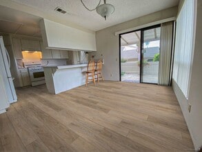 5677 Lake Murray Blvd in La Mesa, CA - Building Photo - Building Photo