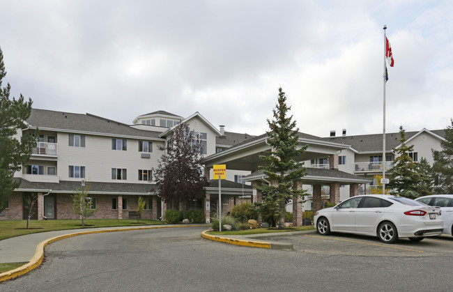 Churchill Manor in Edmonton, AB - Building Photo - Building Photo