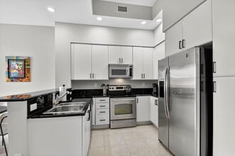 801 S Olive Ave in West Palm Beach, FL - Foto de edificio - Building Photo