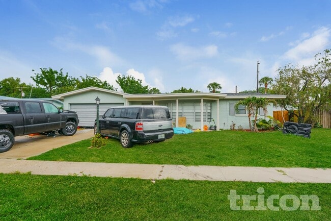 3516 E Roundtree Dr in Cocoa, FL - Building Photo - Building Photo