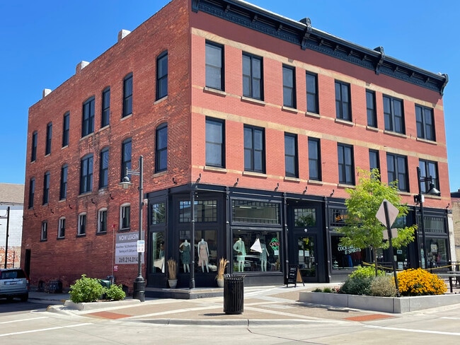 253 Center St, Unit 201