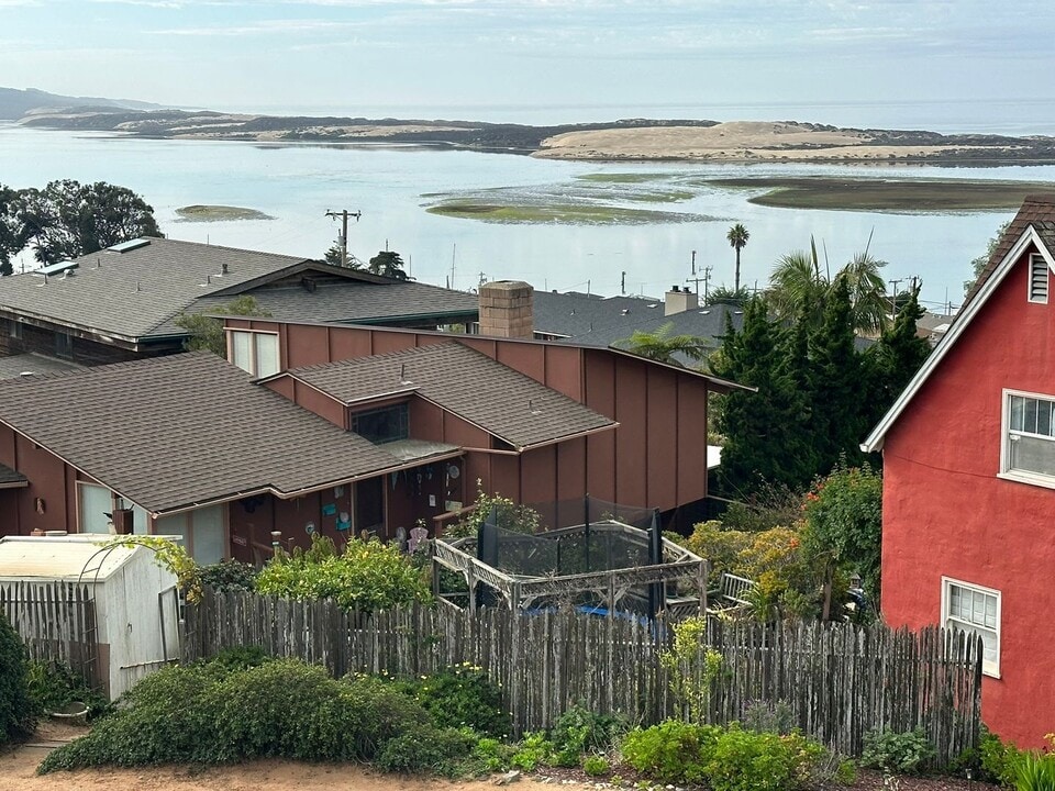 350 Piney Way in Morro Bay, CA - Building Photo