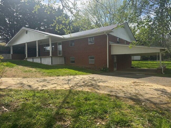 602 Asheville Hwy in Greeneville, TN - Building Photo - Building Photo
