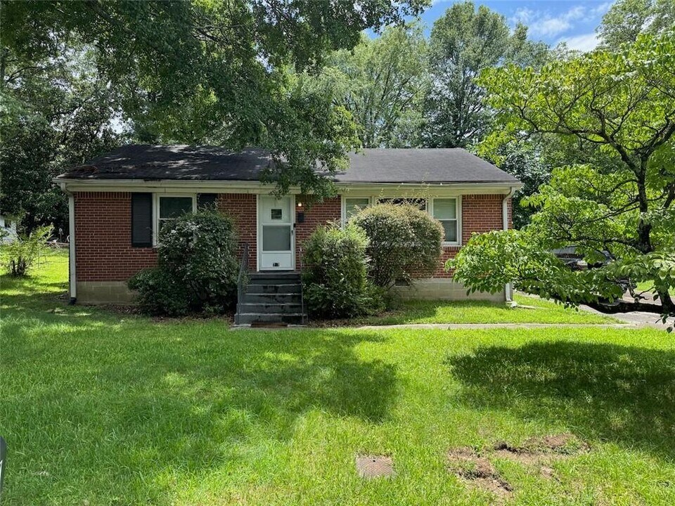787 Catherine St in Forest Park, GA - Building Photo