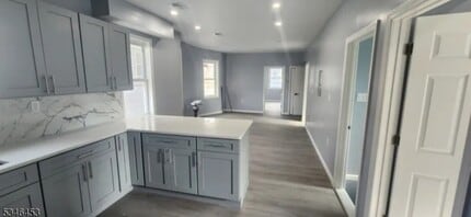 41 Wilcox Ave, Unit Fl 2 in East Orange, NJ - Building Photo - Building Photo
