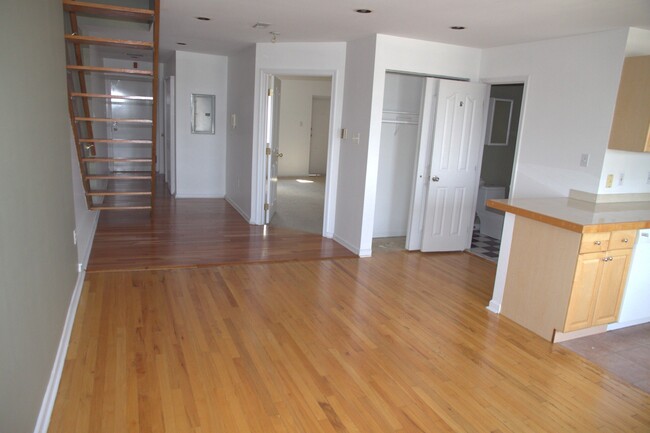 524-525 S Front St in Philadelphia, PA - Building Photo - Building Photo