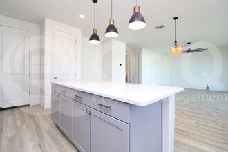 7549 N 125th Dr in Glendale, AZ - Foto de edificio - Building Photo