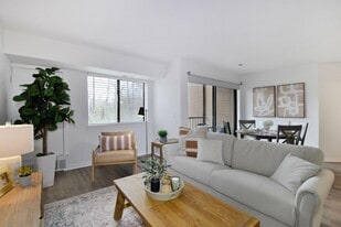 Carnegie Park Apartments in Southfield, MI - Building Photo