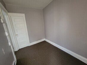 106-108 W Keefe Ave, Unit 4 in Milwaukee, WI - Building Photo - Building Photo