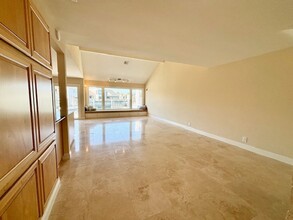 2204 Kingsbridge Ln in Oxnard, CA - Building Photo - Building Photo