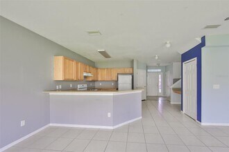 9815 Carlsdale Dr in Riverview, FL - Building Photo - Building Photo