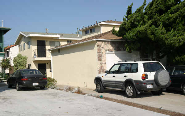 3715-3719 Ingraham St in San Diego, CA - Building Photo - Building Photo