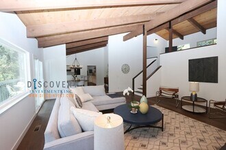 7250 Woodrow Dr in Oakland, CA - Foto de edificio - Building Photo