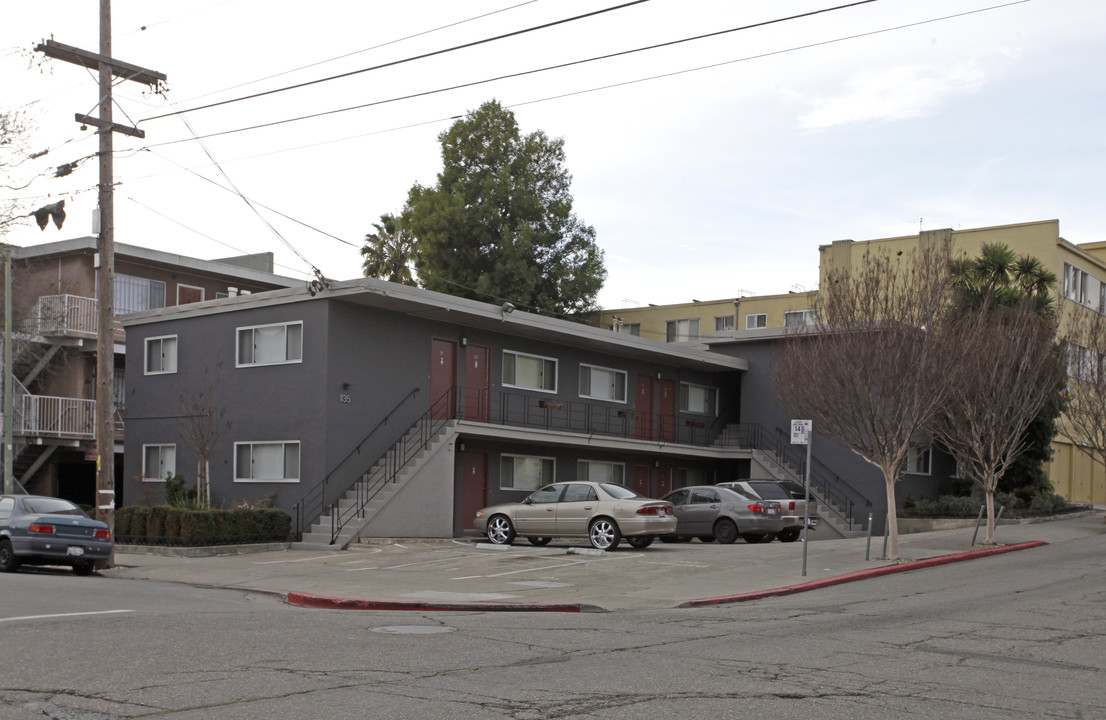 Palm Crest Apartments in Oakland, CA - Building Photo