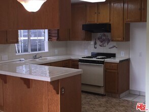 5822 Harold Way in Los Angeles, CA - Building Photo - Building Photo