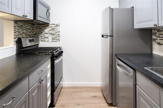 2425 Ashdale Dr in Austin, TX - Building Photo - Building Photo