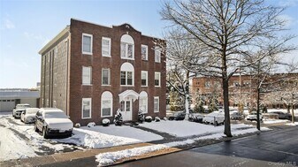 5 Madison St in Harrison, NY - Building Photo