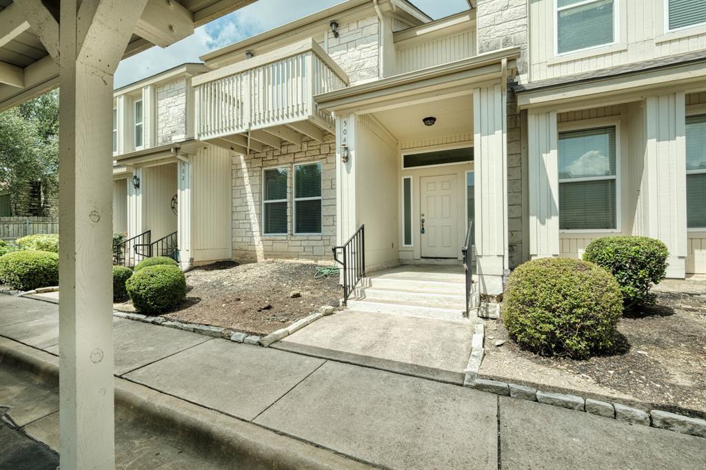 2215 Dry Creek Dr in Round Rock, TX - Building Photo