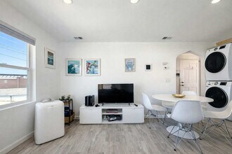 817 Vanitie Ct, Unit SI FL2-ID1520898P in San Diego, CA - Foto de edificio - Building Photo
