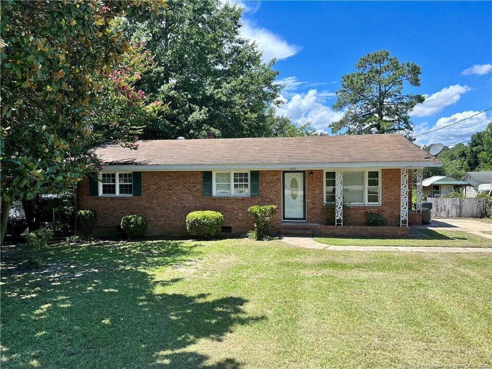 2050 Ironwood Dr in Fayetteville, NC - Building Photo