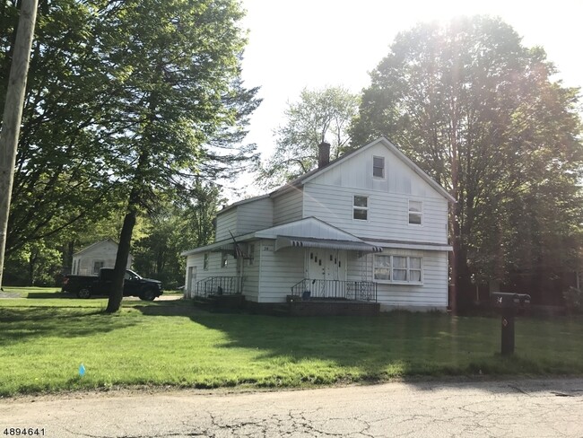 34 1st St