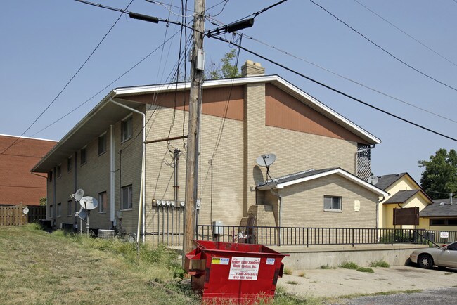 Coach Light Apartments in Belleville, IL - Building Photo - Building Photo