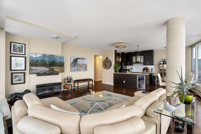 689 Abbott St in Vancouver, BC - Building Photo - Building Photo