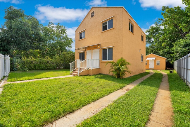 275 NW 81st St. in Miami, FL - Building Photo - Building Photo