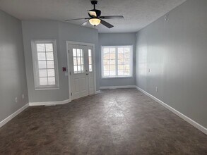 622 Garvey Ln in Chatham, IL - Building Photo - Building Photo