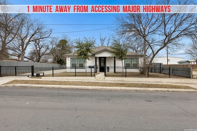 303 Pendleton Ave in San Antonio, TX - Foto de edificio - Building Photo