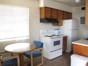 Kyle House Apartments in Las Vegas, NV - Building Photo - Building Photo