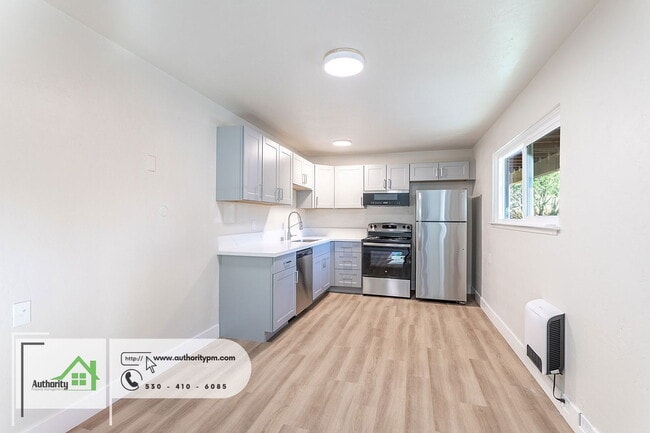 1427 Orange Ave in Redding, CA - Building Photo - Building Photo