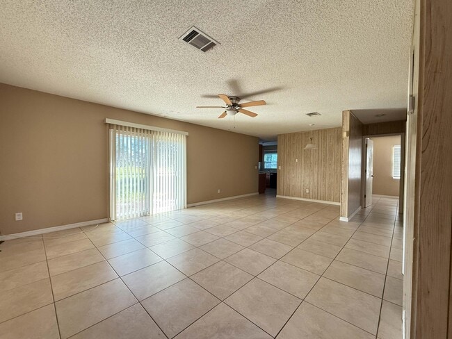 1997 SE Burgundy Ln in Port St. Lucie, FL - Building Photo - Building Photo