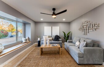 1743 W Butler Dr in Phoenix, AZ - Building Photo - Building Photo
