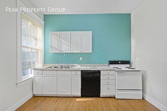 30 E Hollister St in Cincinnati, OH - Building Photo - Building Photo