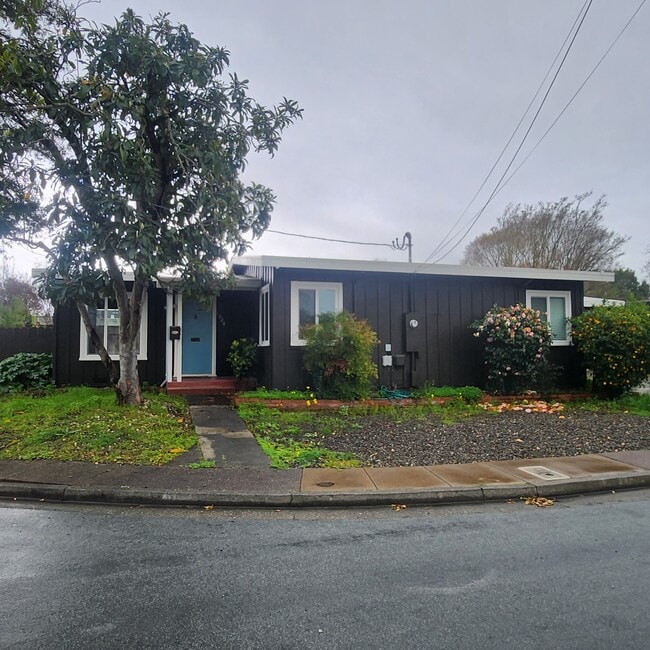 property at 1924 Diamond Ct