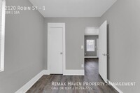 2120 Robin St photo'