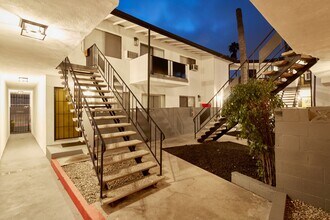 204 Manhattan Pl in Los Angeles, CA - Building Photo - Building Photo