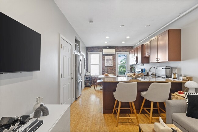162 F St in Boston, MA - Building Photo - Building Photo