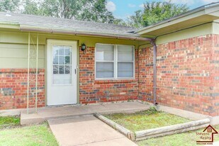 4910 NW Pollard Ave in Lawton, OK - Building Photo