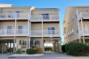 306 Sea Star Cir in Surf City, NC - Building Photo