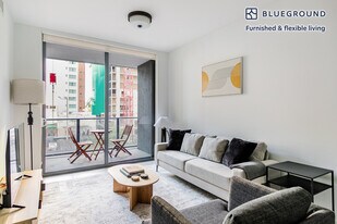 230 NE 4th St in Miami, FL - Building Photo