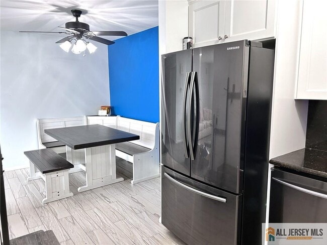 532 Cricket Ln in Woodbridge Township, NJ - Building Photo - Building Photo